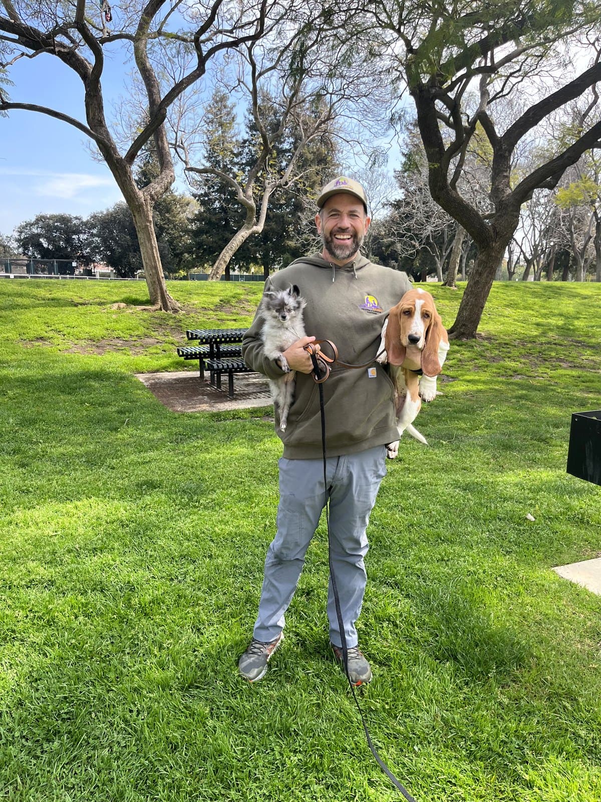 Brett Endes leading a group dog training class in Anchorage